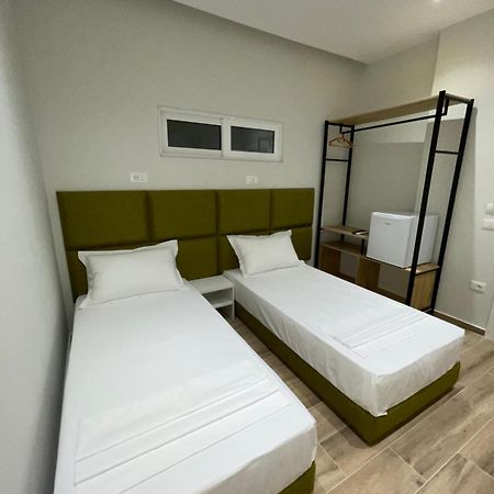 Hotel Rai Sarandë エクステリア 写真