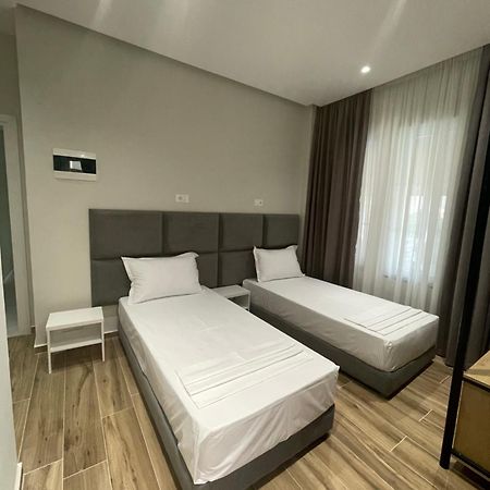 Hotel Rai Sarandë エクステリア 写真