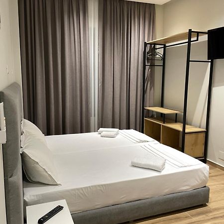 Hotel Rai Sarandë エクステリア 写真