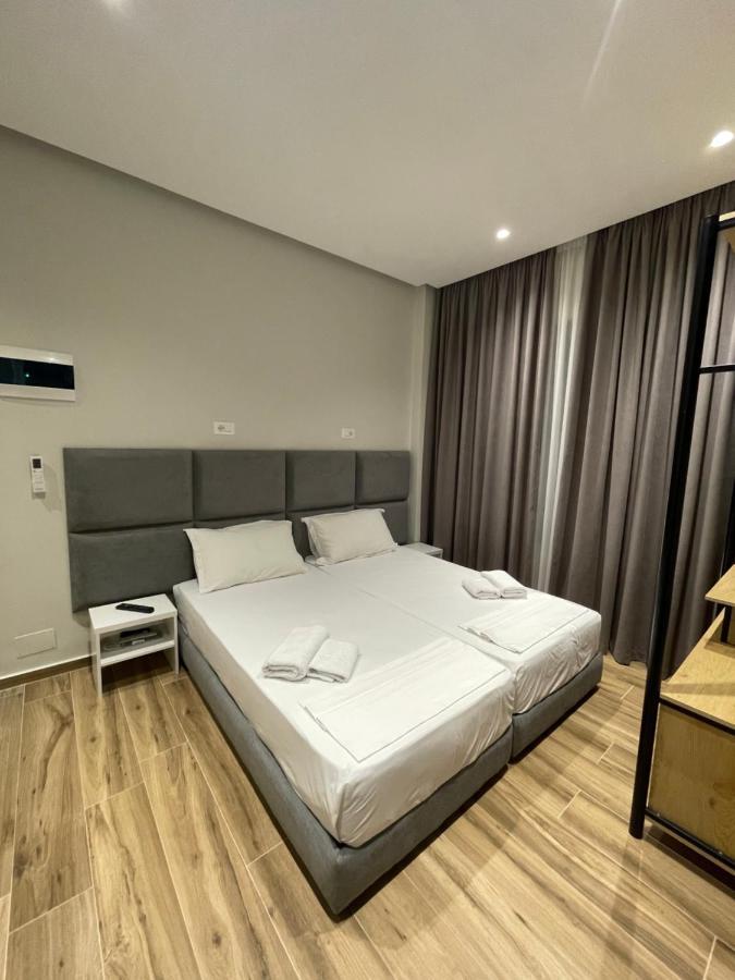 Hotel Rai Sarandë エクステリア 写真