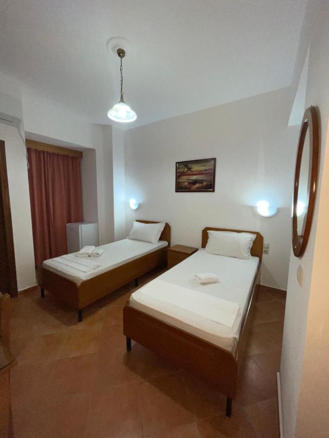 Hotel Rai Sarandë エクステリア 写真