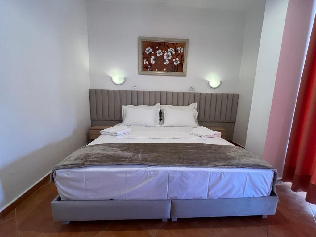 Hotel Rai Sarandë エクステリア 写真