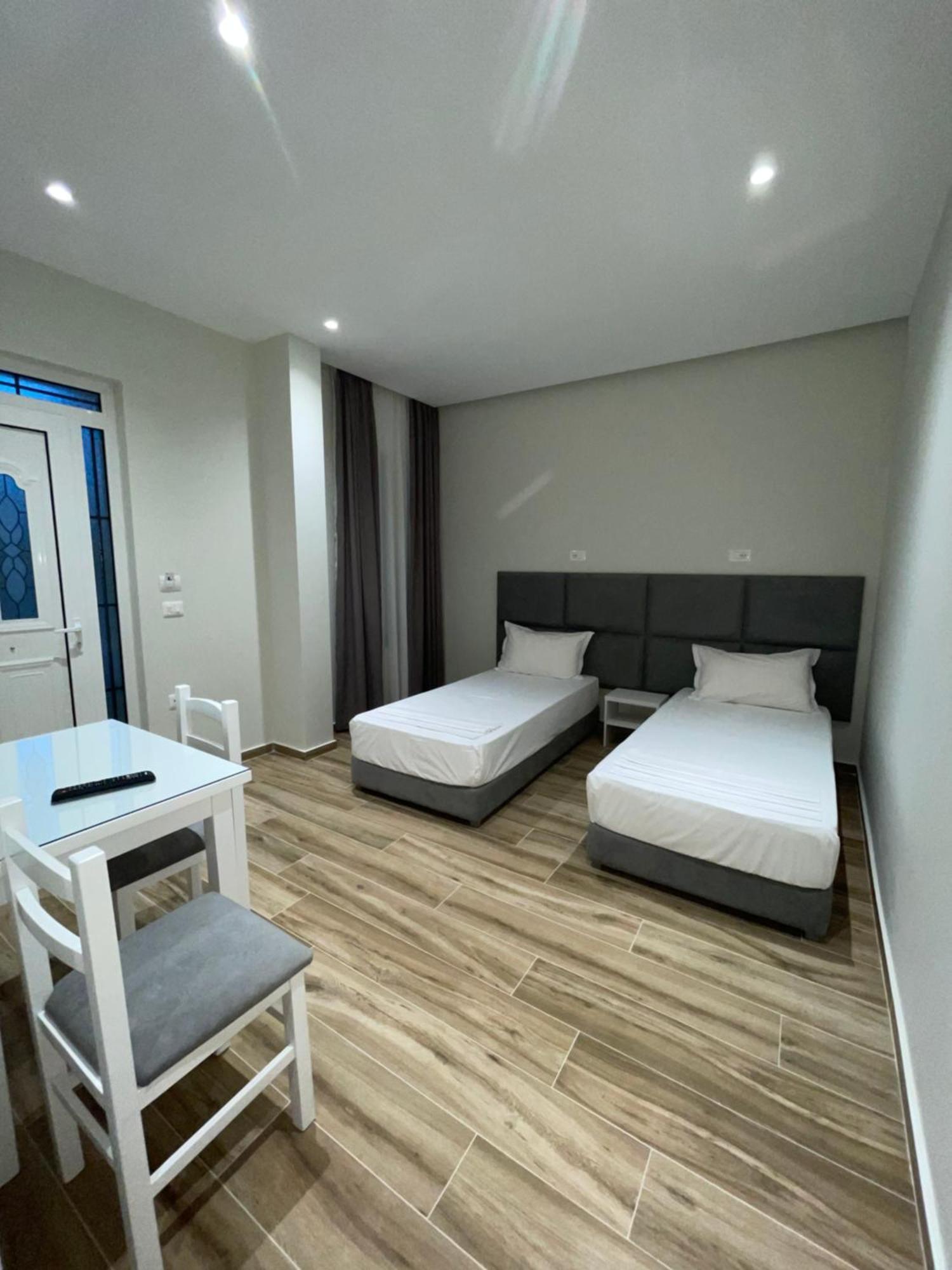 Hotel Rai Sarandë エクステリア 写真