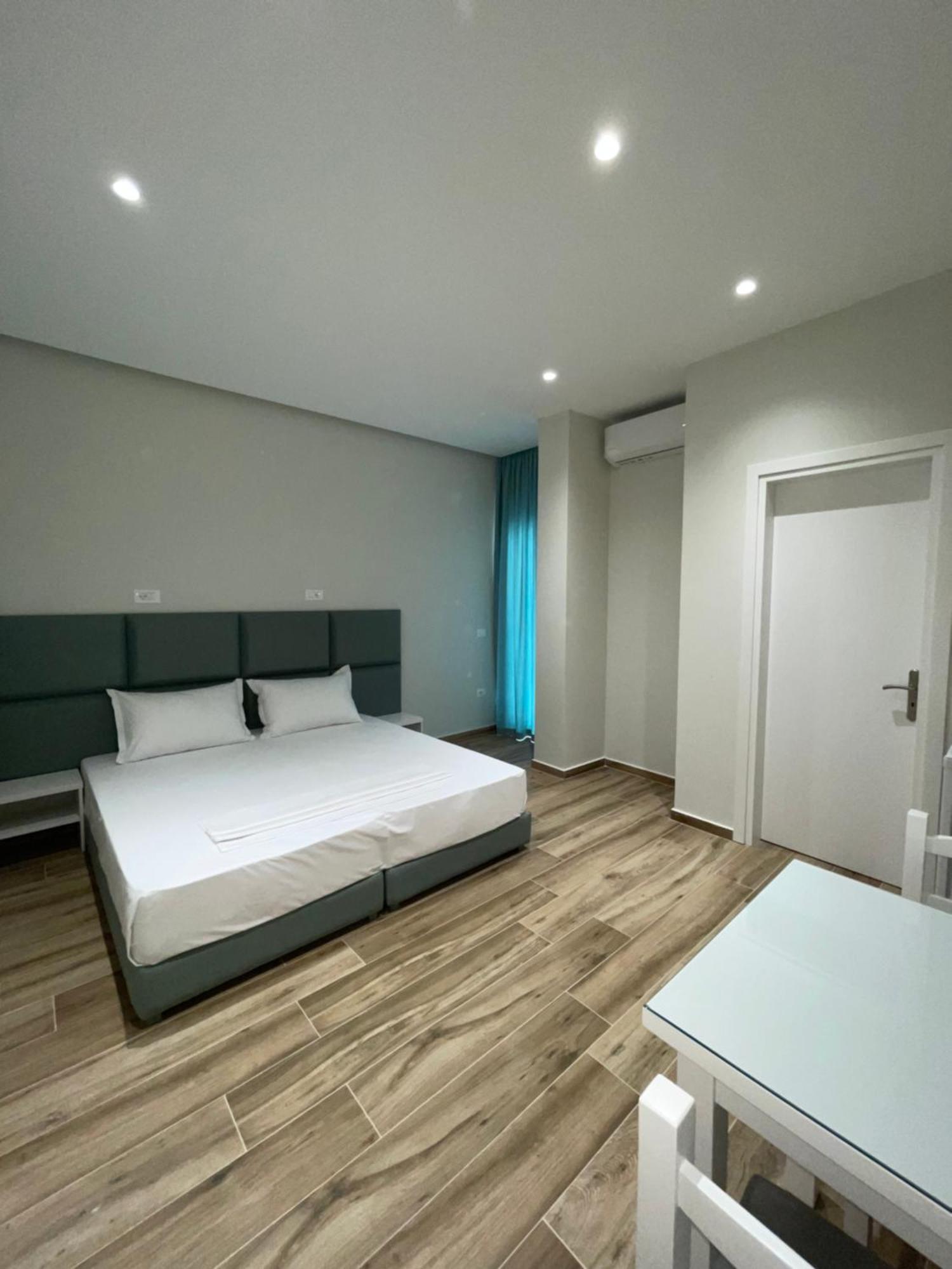 Hotel Rai Sarandë エクステリア 写真