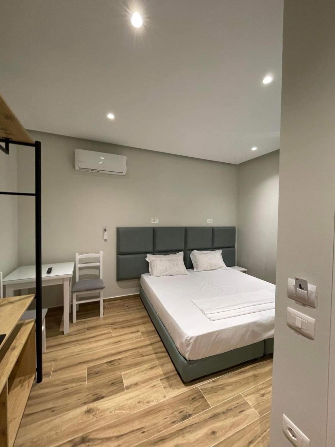 Hotel Rai Sarandë エクステリア 写真