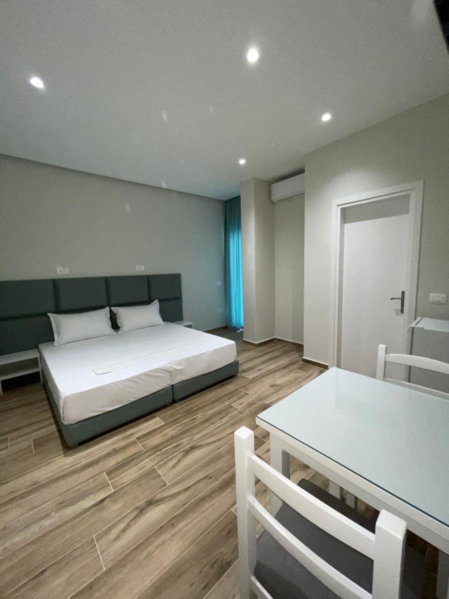 Hotel Rai Sarandë エクステリア 写真