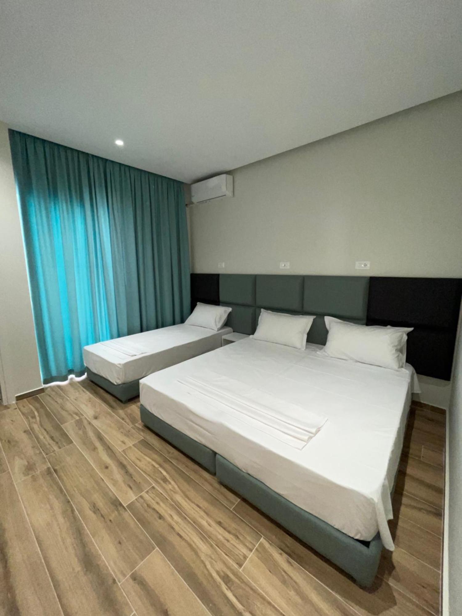 Hotel Rai Sarandë エクステリア 写真