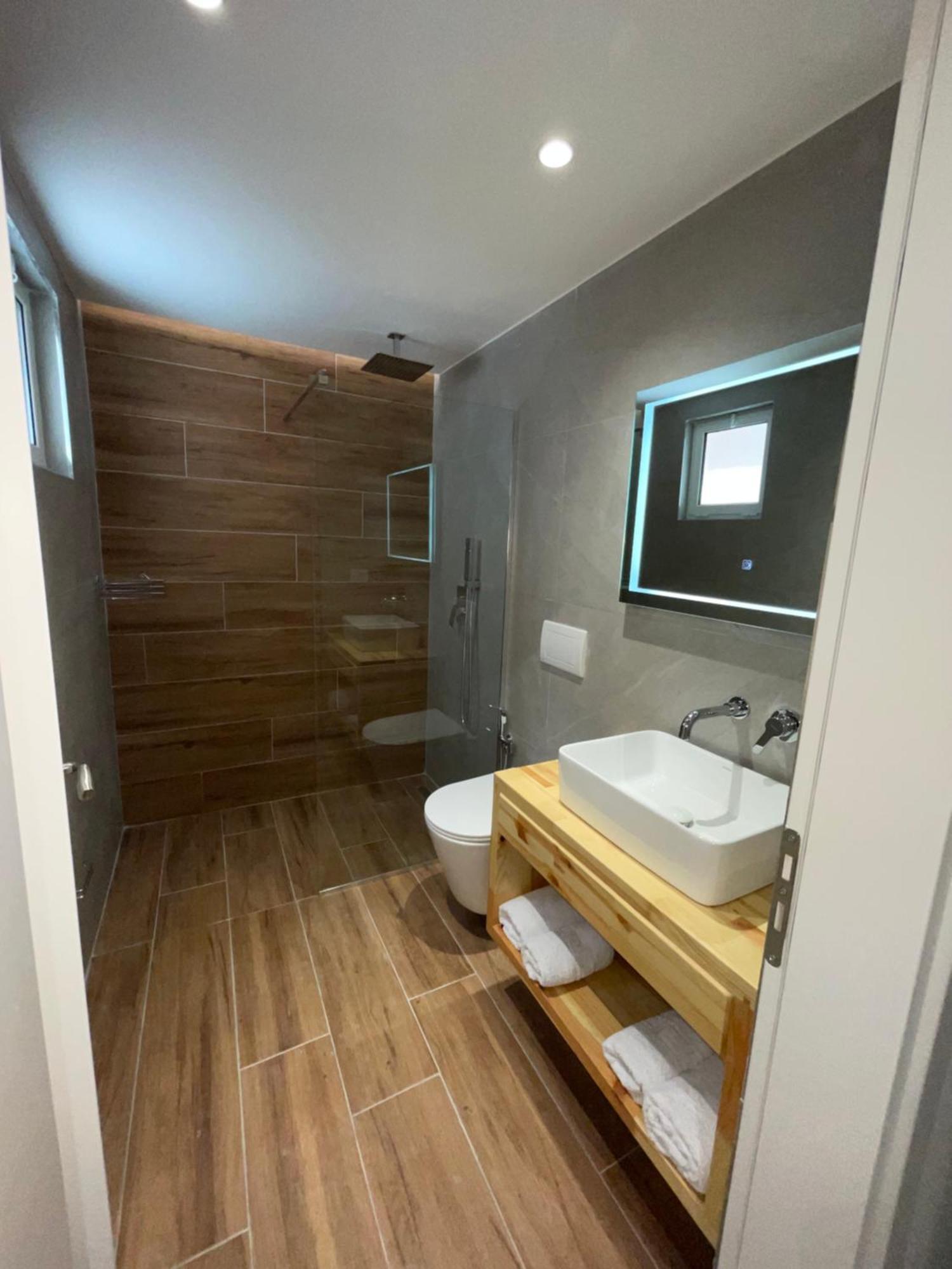 Hotel Rai Sarandë エクステリア 写真