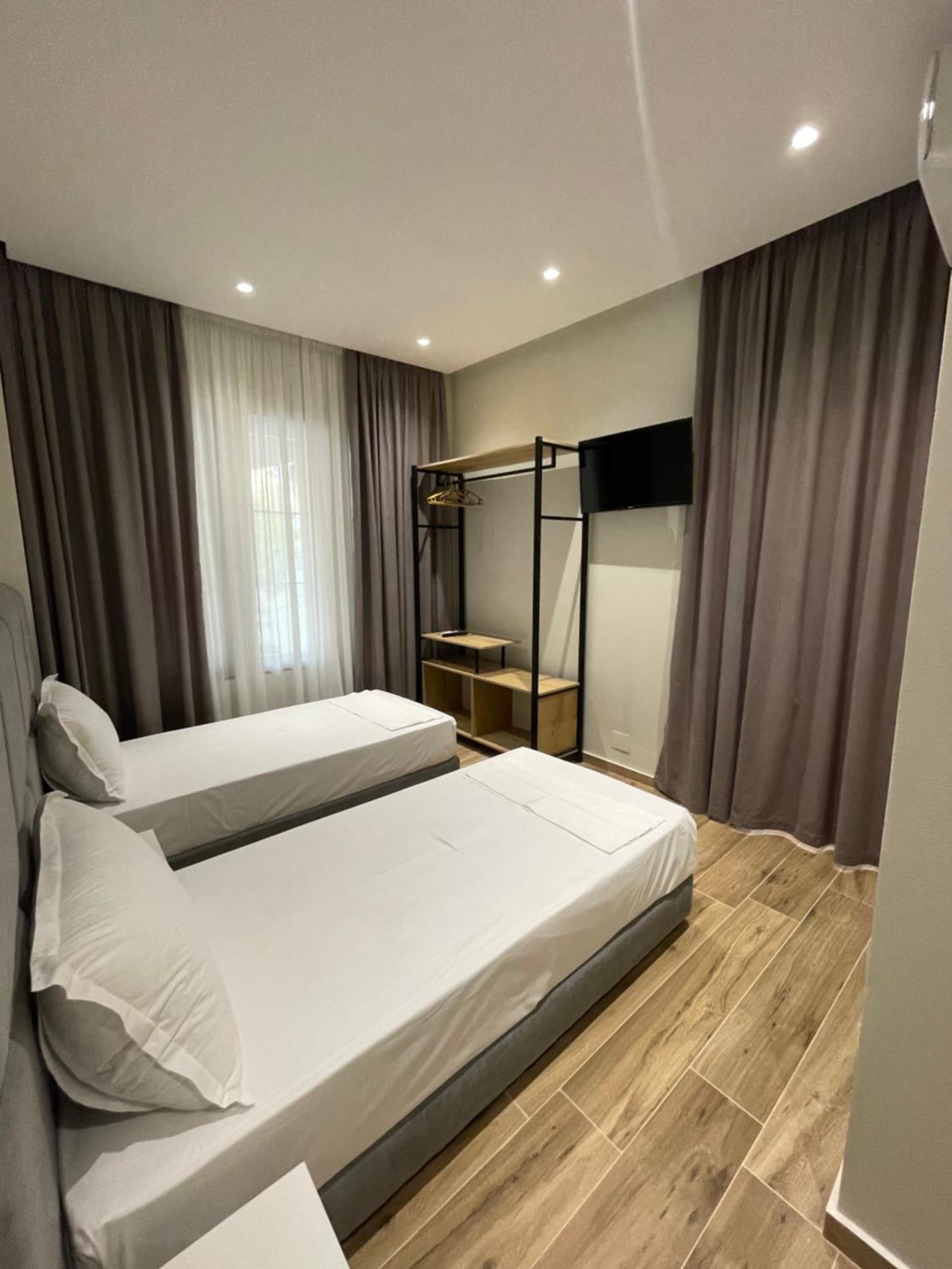 Hotel Rai Sarandë エクステリア 写真