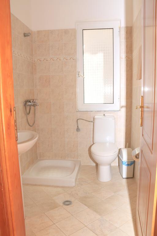 Hotel Rai Sarandë エクステリア 写真